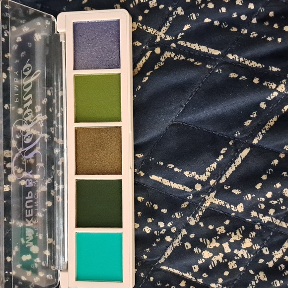 Makeup by Yolando pallet - Picture 2 of 4